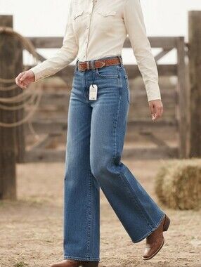 Levi's Wide Leg Flare Jeans Women's Size 23 Medium Wash High Rise NWT